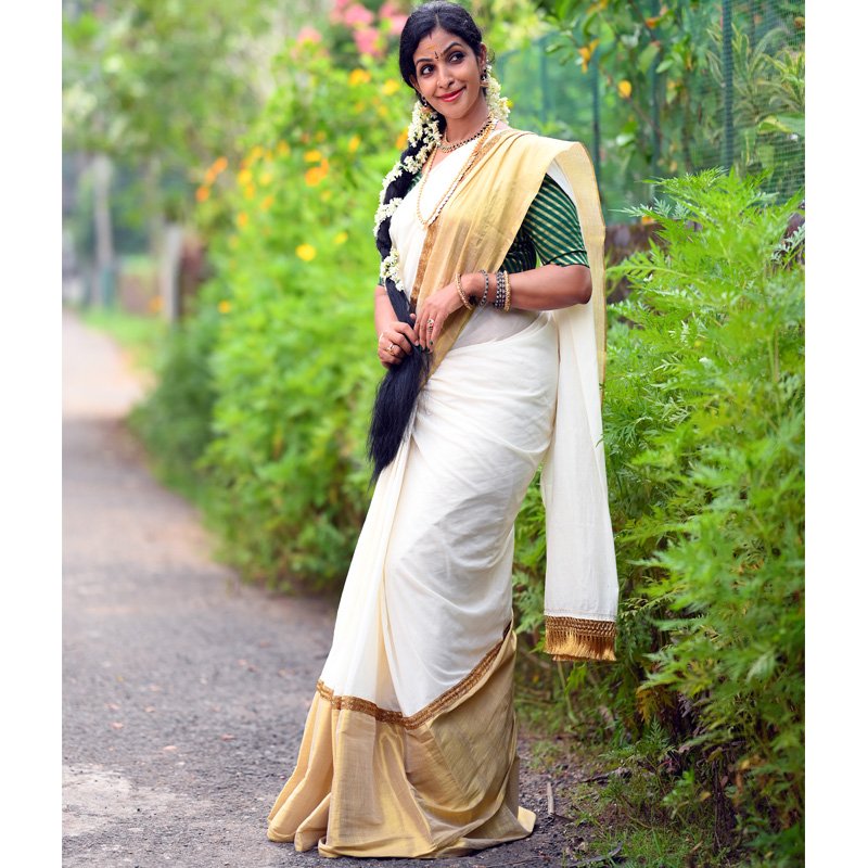 Kasavu Set Saree Tissue Weave with Golden Tissue Hand work