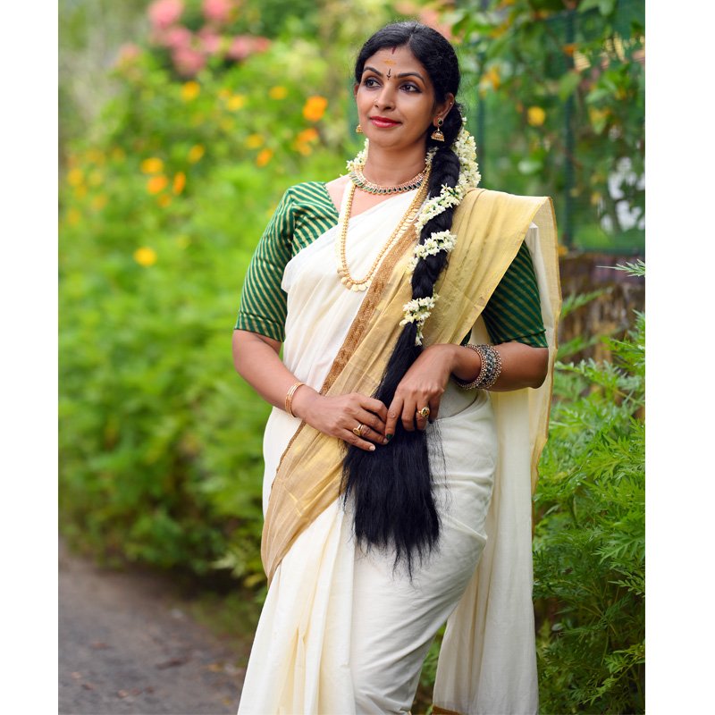 Kasavu Set Saree Tissue Weave with Golden Tissue Hand work thumbnail 3